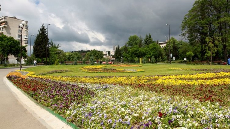 И слънце, и дъжд... Вторникът &ndash; типично майски