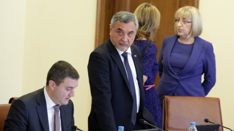 Симеонов се шегува с "Бухенвалд"? Той  отрича, но в. "Сега" – не