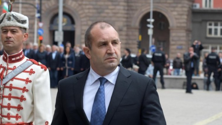 Президентът зад казармата но: Не сега!