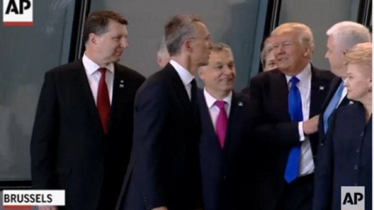 Тръмп безпардонно избута премиера на Черна гора. Да го видят!      