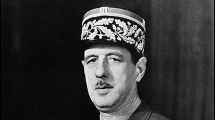 Вандал счупи с ритници плочата на гроба на Шарл дьо Гол