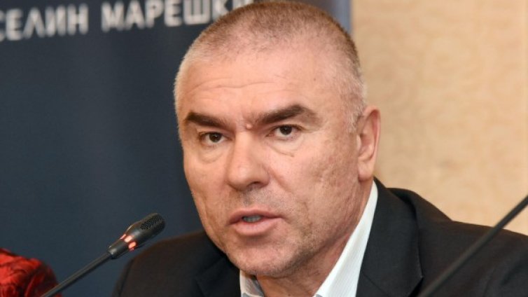 Галил ли е Папата Марешки по главата? Политикът не помни