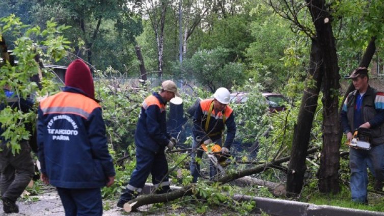 Още повече жертви на урагана в Москва, станаха 16 
