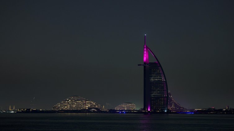 Николай Младенов за Дубай: Има директива към хотелите никакви гости да не бъдат изгонвани