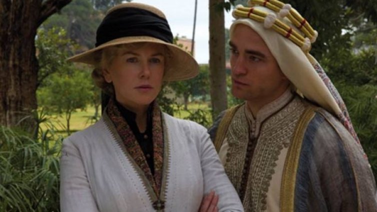 Една жена между Изтока и Запада в "Кралицата на пустинята"