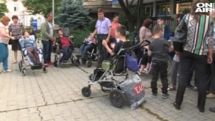 Деца с увреждания със сбъдната мечта... Букурещ