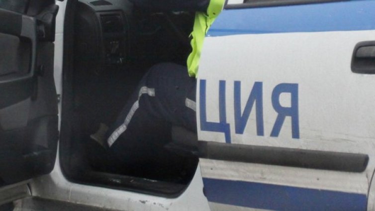 Откриха 12 бежанци в ТИР край Сандански