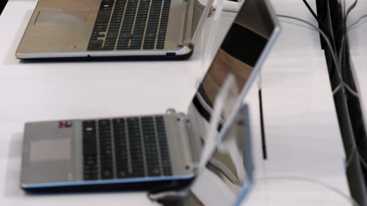 Служебни имейли на хора от властта - достъпни в интернет