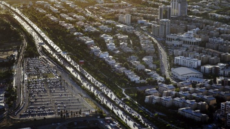 Стрелба и при гробницата на аятолах Хомейни в Техеран 