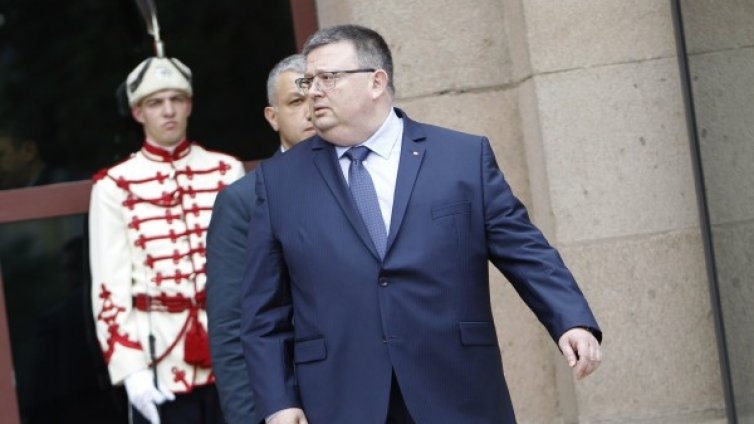 Цацаров не подкрепя Лозан Панов. А президентът?