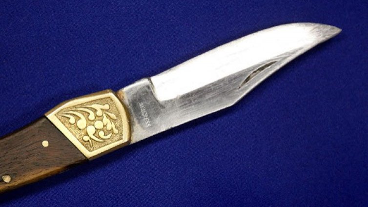 Въоръжен с нож взе заложници в Нюкасъл