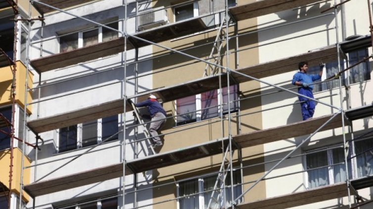 Далавери или спестени милиони? Санирането скара ГЕРБ и БСП