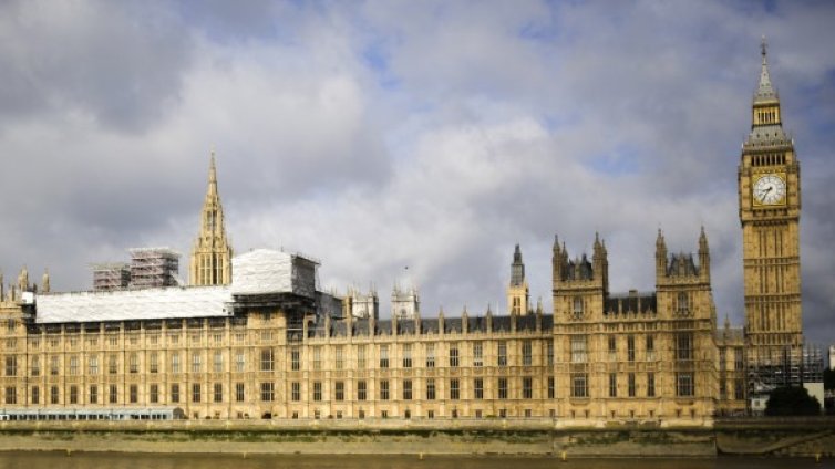 44 гейове, лесбийки и бисексуални в Камарата в Лондон