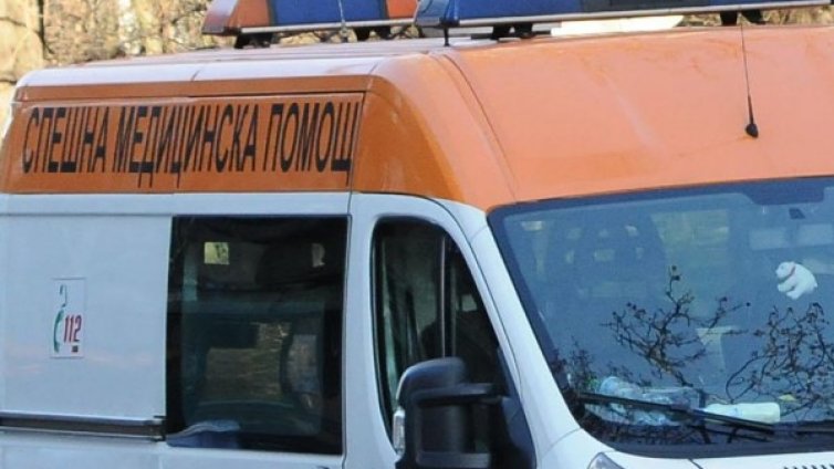 Мъж падна от покрив, издъхна в болница