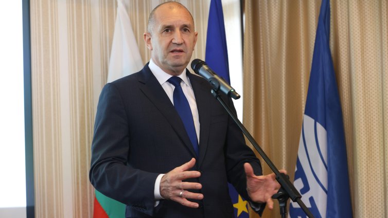 Радев за протеста срещу еврото: Поздравявам тези, които днес изказват свободно своето мнение