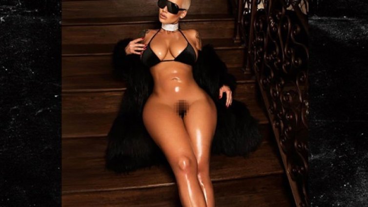 Предизвикателно! Амбър Роуз без бельо, но и без прическа