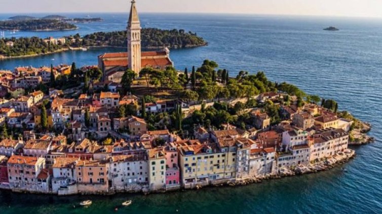 Българите &ndash; примерни туристи зад граница. У нас &ndash; своеволия!