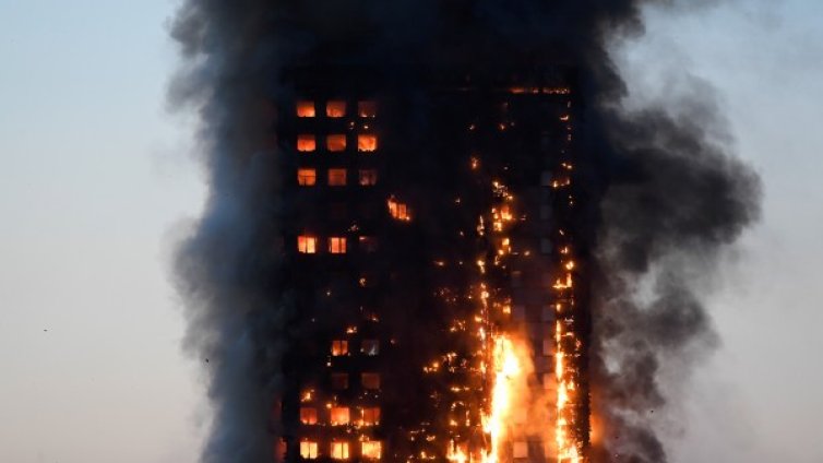 Огненият ужас в сградата в Лондон взима жертви