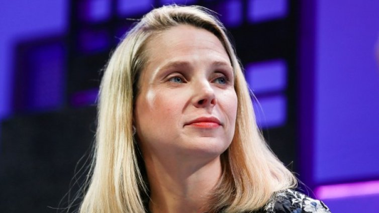 Yahoo позлати Мариса, тръгва си с едни $260 млн.  
