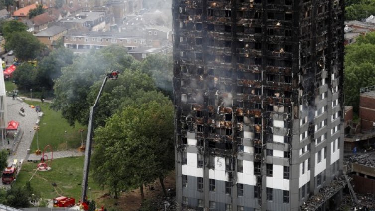 Жертвите на пожара в Лондон станаха 17