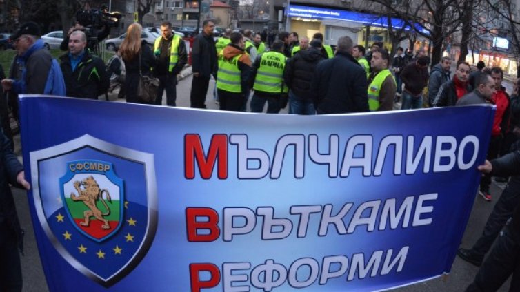 Полицаите готови за протест. МВР шефът май ще отстъпи  
