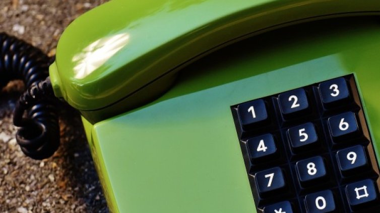 Баба с готовност помогна на "полицаи", даде им 1750 лв.