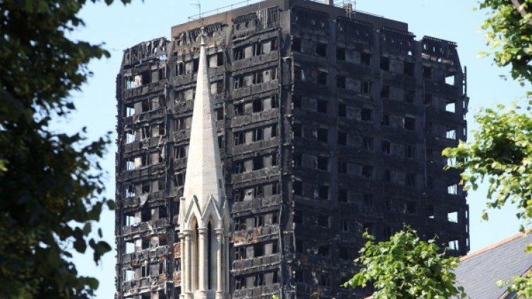 Загиналите и изчезналите след пожара в Лондон вече са 79