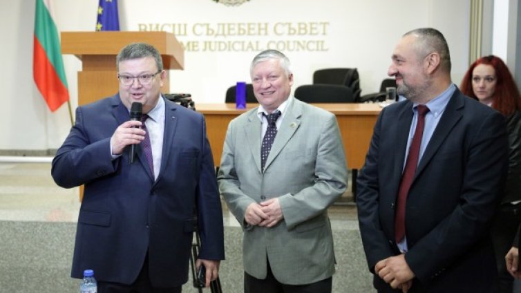 Цацаров: По-малко политика и съдебната реформа ще се случи!