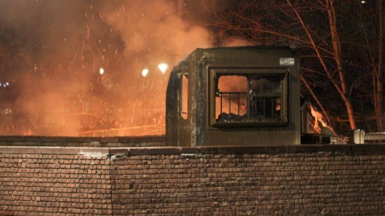 Пожарникари спасиха жена и две деца в Пловдив