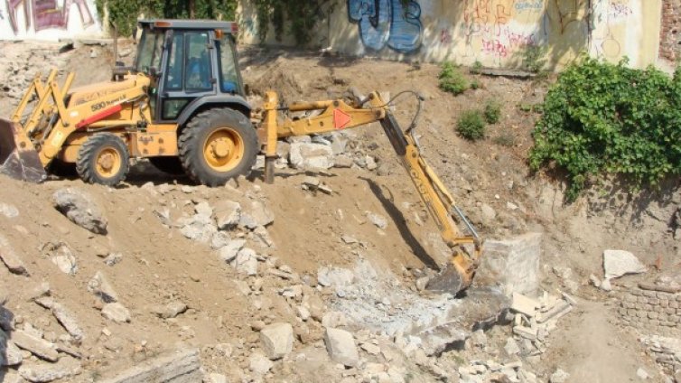 Багер загреба снаряд в Пловдив, станаха общо 25 