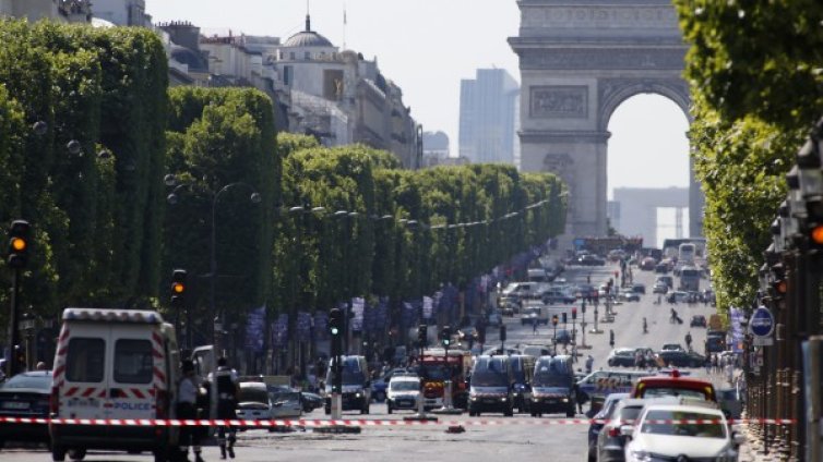 Нападателят в Париж е загинал при атаката