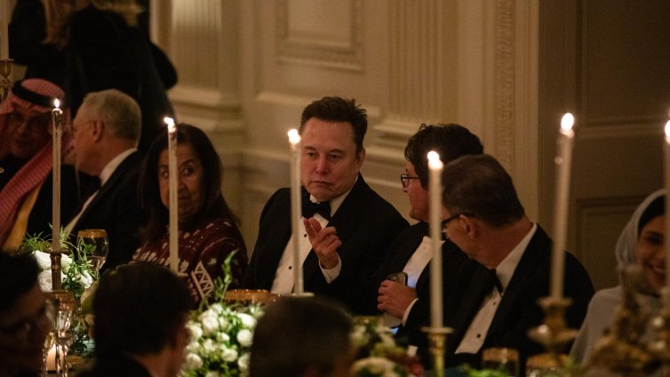 След тиха дипломация от Ванс: Как Тръмп и Мъск отново са приятели? 