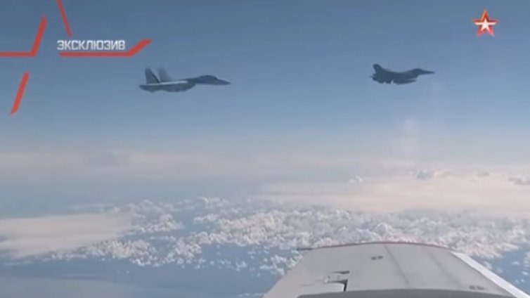 Кой кого? НАТО-вски F-16 или руски Су-27&hellip; до самолета на Шойгу