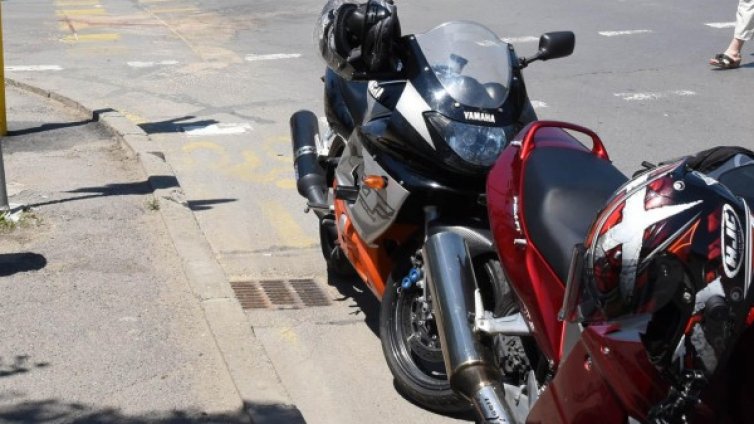 Ужас край Петрич: Двама мотористи загинаха на пътя