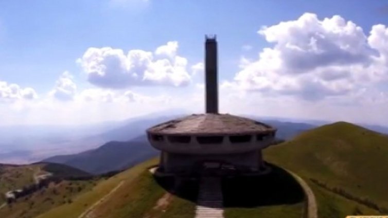 Монументът на Бузлужда &ndash; назъбен, неспасяем...