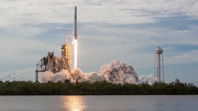 България в Космоса: SpaceX изстрелва BulgariaSat-1 