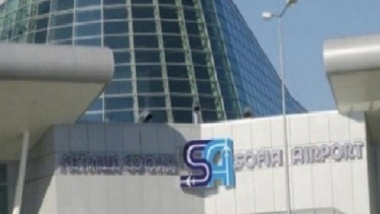 Пиян общ работник на летището подал фалшивия сигнал за бомба