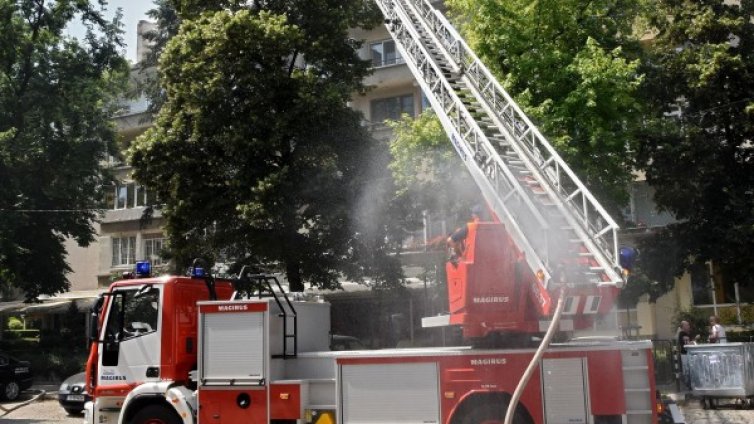 Огромен пожар се разрази в центъра на Пловдив