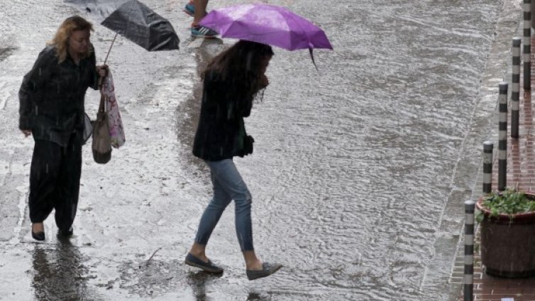 Валежите спират, за сметка на вятъра. Температурите до 26&deg;