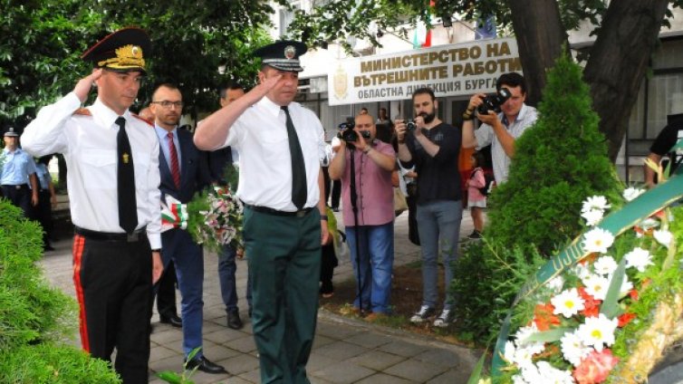 БСП и ДПС зад полицаите: Ножът е опрял до кокала