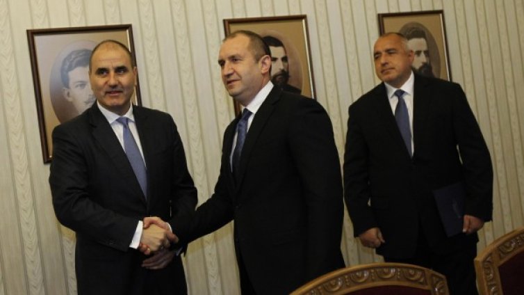 Само президентът, БСП и Слави &ndash; за Борисов източник на драми