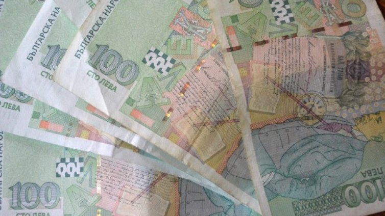 Отново измамена от ало апаши: 6500 лв. - до кофа за смет