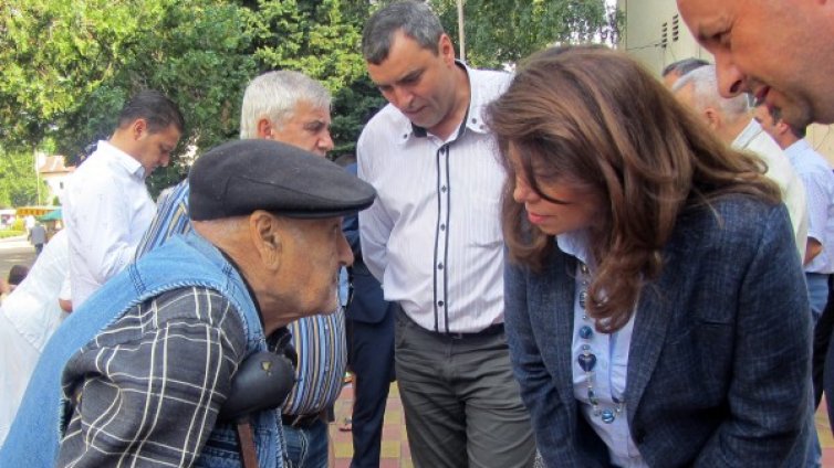 Йотова: Институциите - длъжници на хората с увреждания