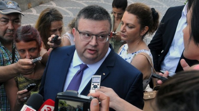 Цацаров за ромите: Толерирани са! Защото са търсени като електорат