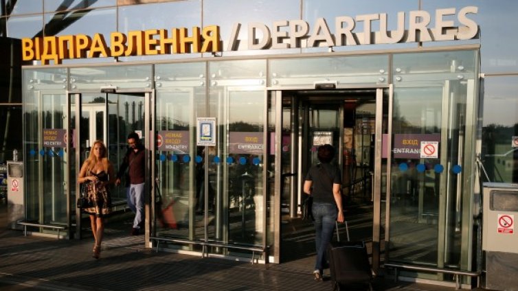 Украйна затяга режима: Пуска руснаци след регистрация 