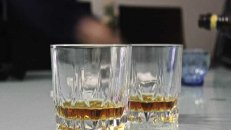 След почерпка между роднини: Намушкаха мъж в Монтана