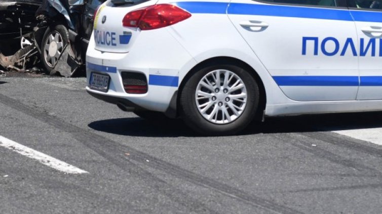Сблъсък край Ихтиман: Линейка и две коли се удариха на "Тракия"