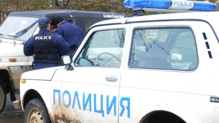 Шофьор на камион наби служители на ДАИ