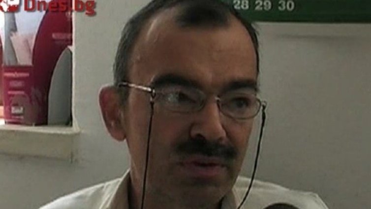 Отиде си д-р Деянов, който от години болен лекуваше пациентите си