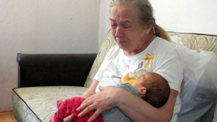 60-годишна сръбкиня роди, мъжът й обаче я изостави